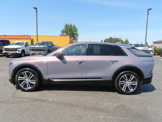 Certified 2024 Cadillac Lyriq Luxury AWD/4WD image 4