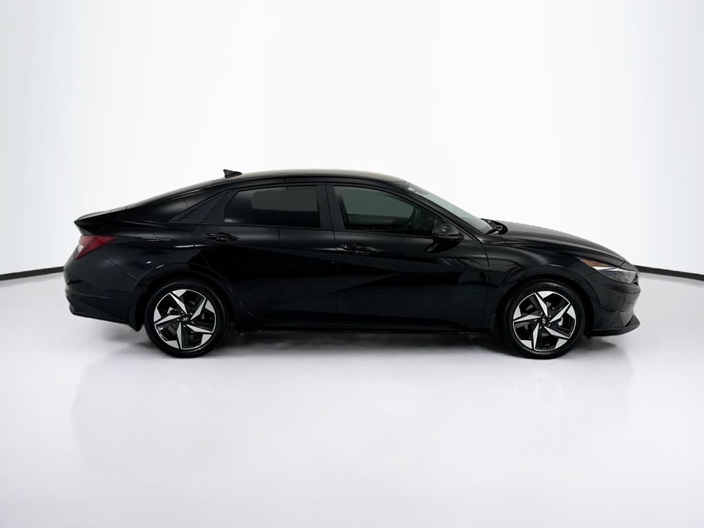 Used 2023 Hyundai Elantra SEL w/ Convenience Package FWD image 4