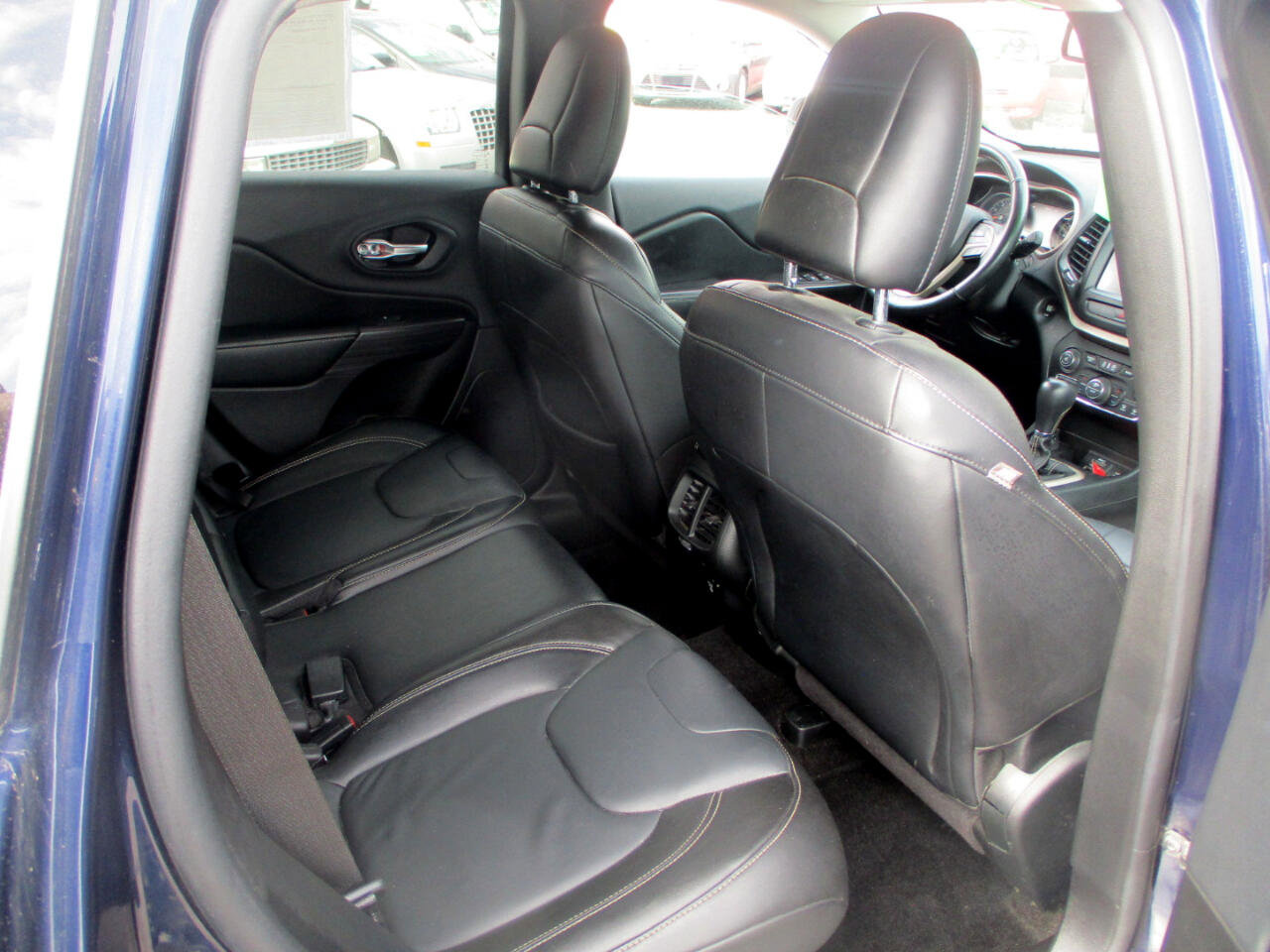 Used 2015 Jeep Cherokee Limited image 8