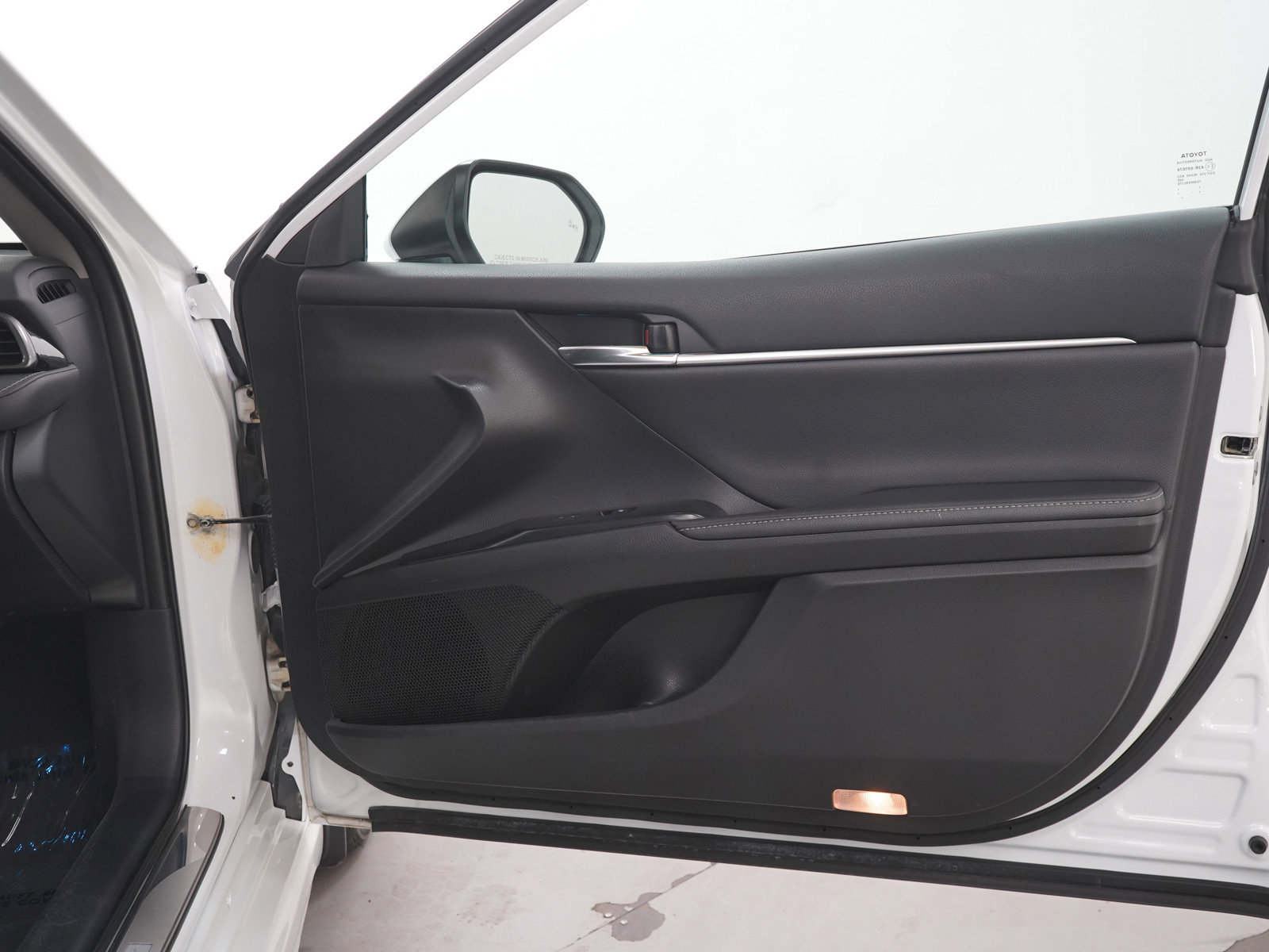 Used 2020 Toyota Camry XSE FWD image 9
