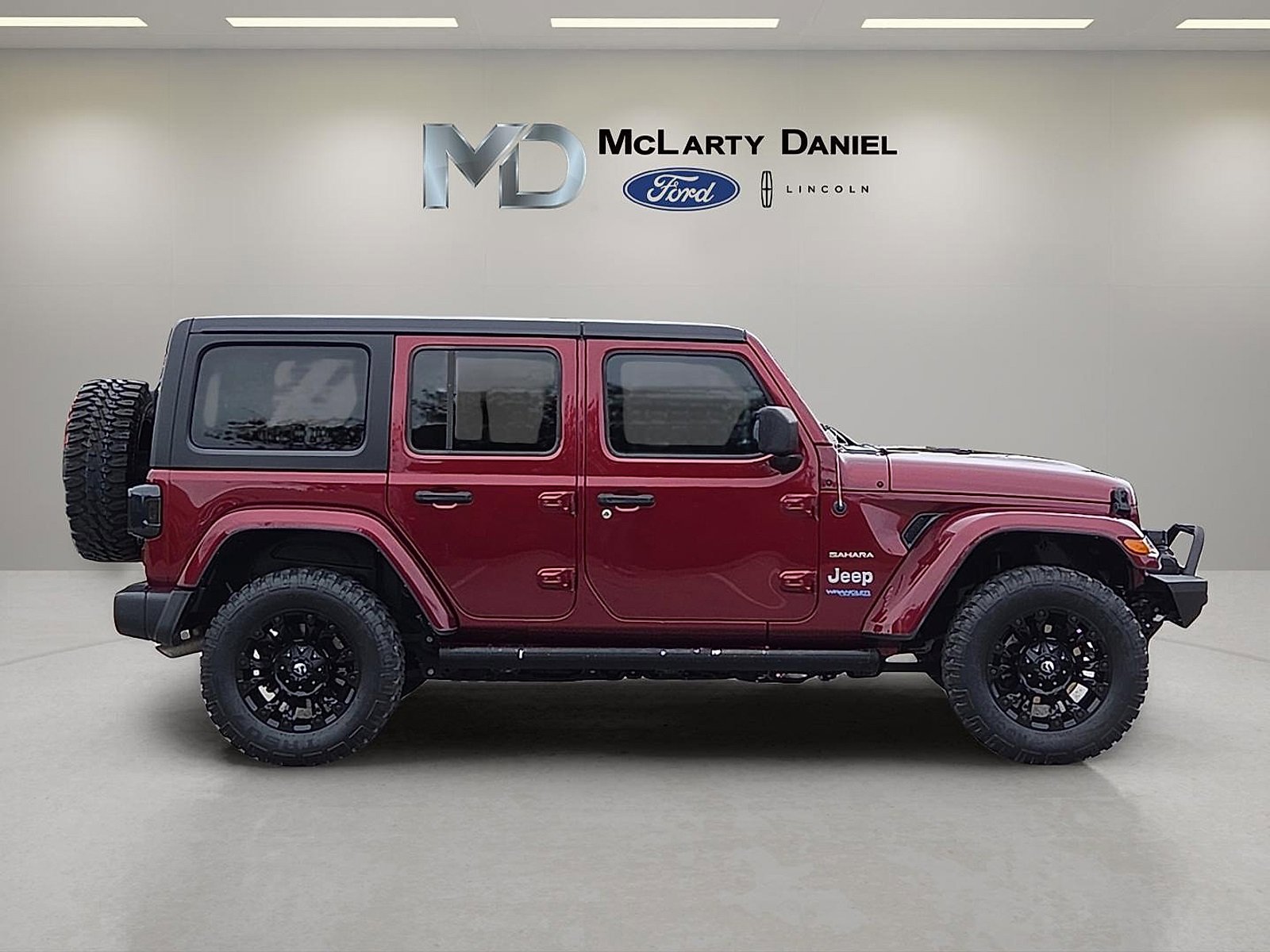 Used 2022 Jeep Wrangler Unlimited Sahara w/ Cold Weather Group image 6