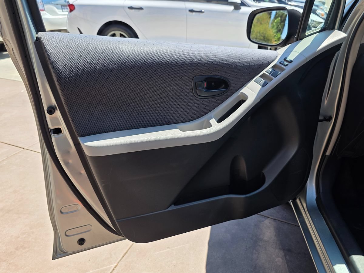 Used 2010 Toyota Yaris 4-Door Hatchback FWD image 26