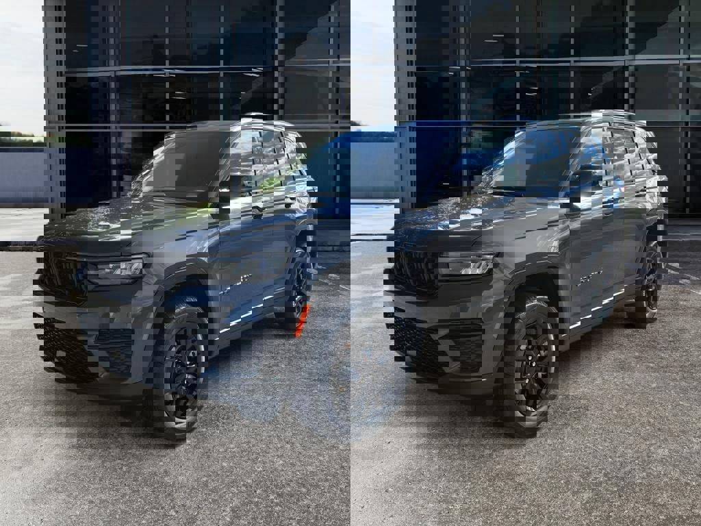 New 2025 Jeep Grand Cherokee Altitude image 3