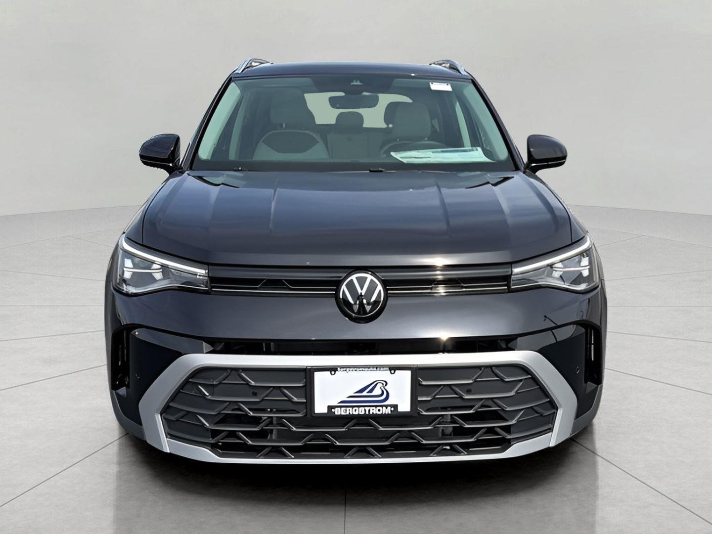 New 2026 Volkswagen Taos SE FWD image 2