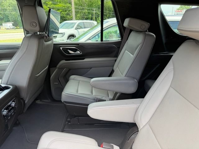 Certified 2021 GMC Yukon SLT w/ SLT Premium Package AWD/4WD image 15