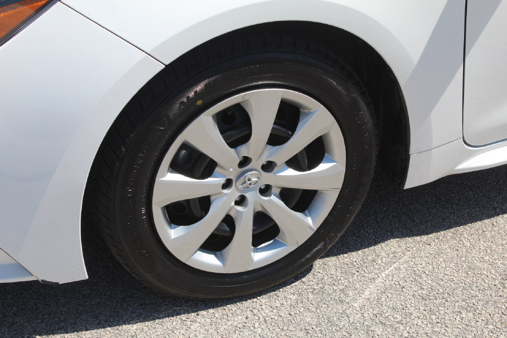 Used 2025 Toyota Corolla LE FWD image 8