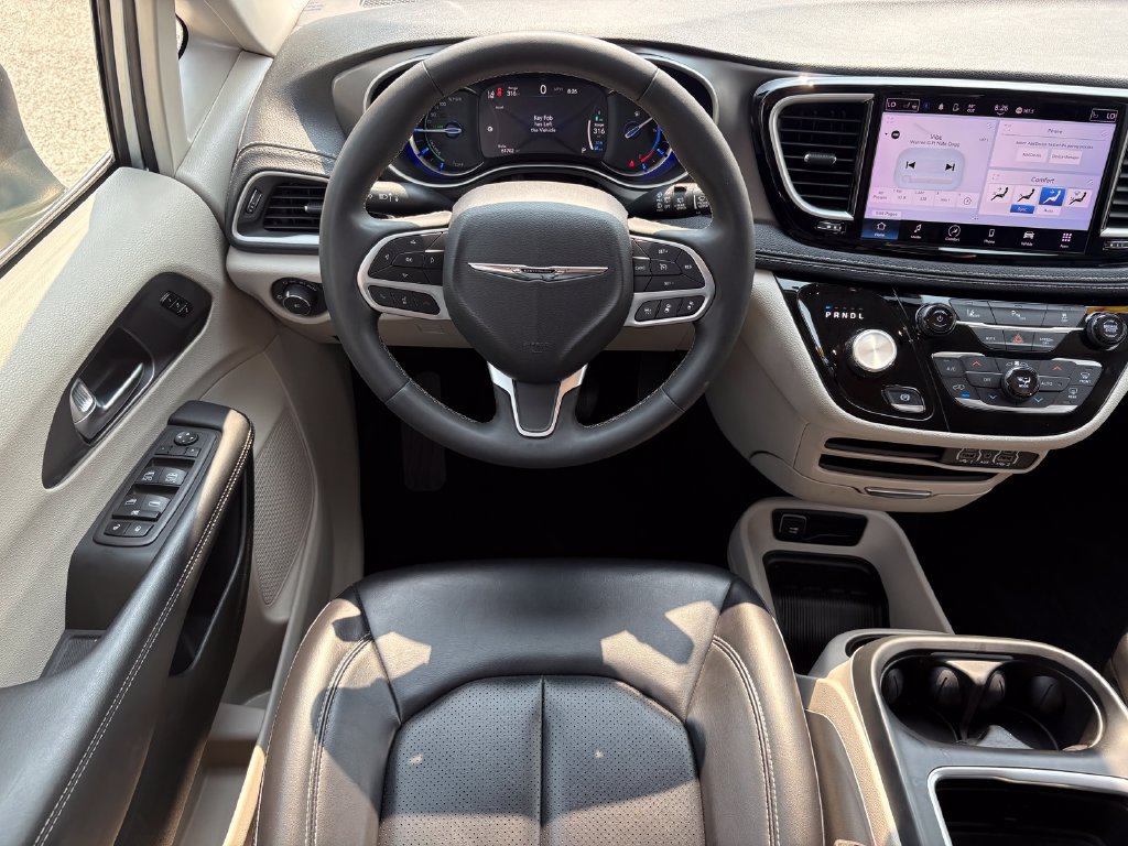 Used 2023 Chrysler Pacifica Touring-L FWD image 22