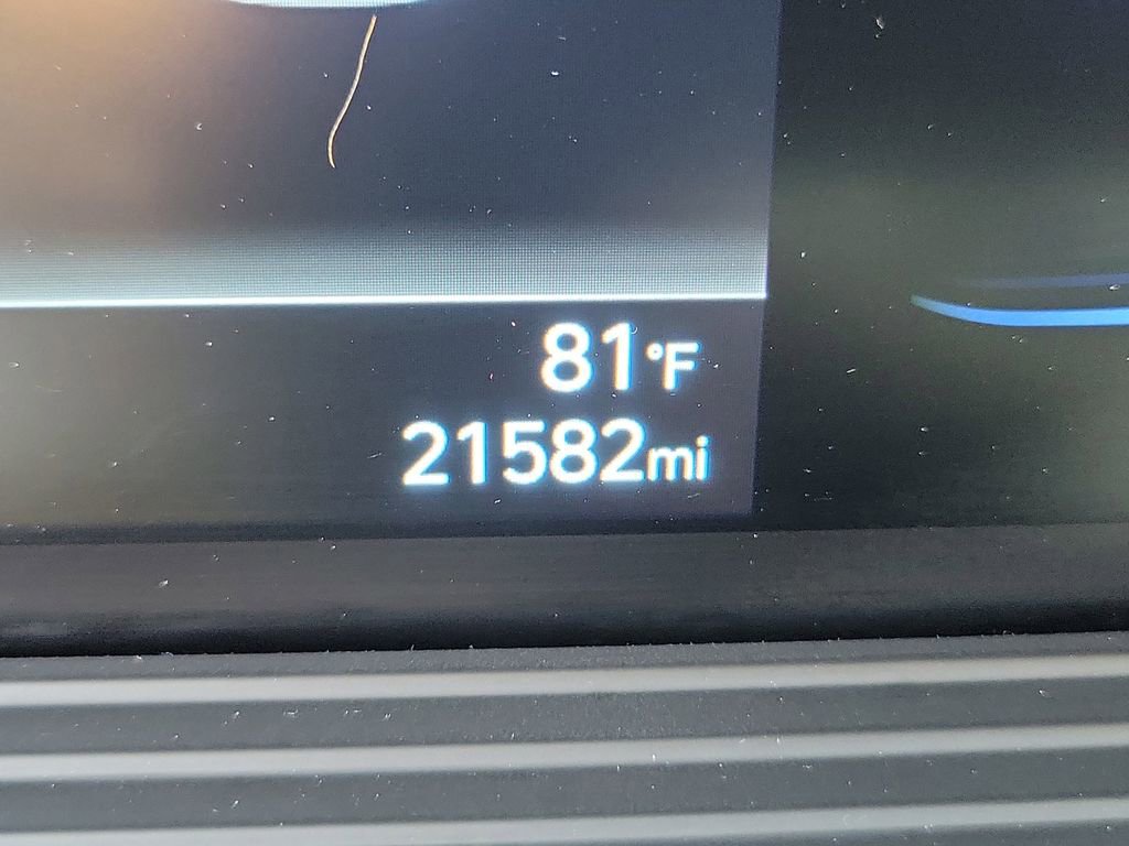 Used 2025 Hyundai Venue SEL image 25