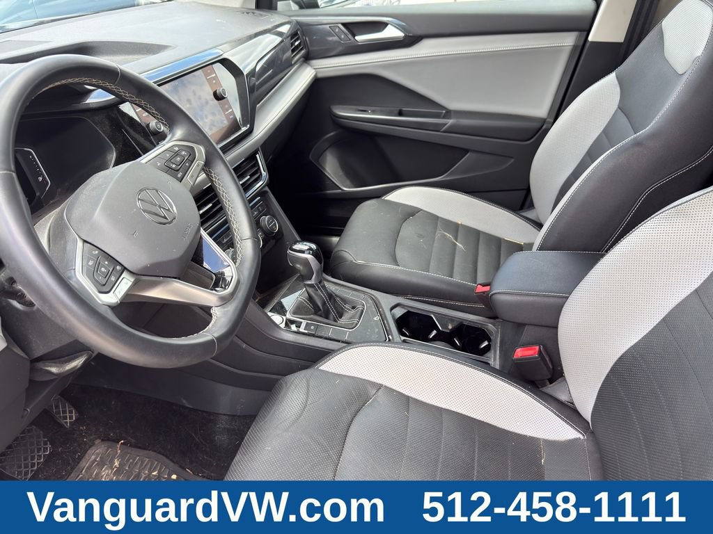 Used 2022 Volkswagen Taos SEL w/ Panoramic Sunroof Package FWD image 9