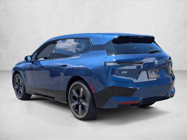 Used 2023 BMW iX xDrive50 w/ Sport Package AWD/4WD image 8