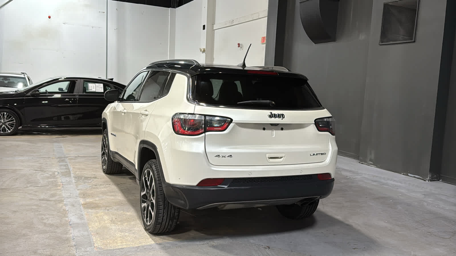 Used 2018 Jeep Compass Limited w/ Navigation Group AWD/4WD image 6