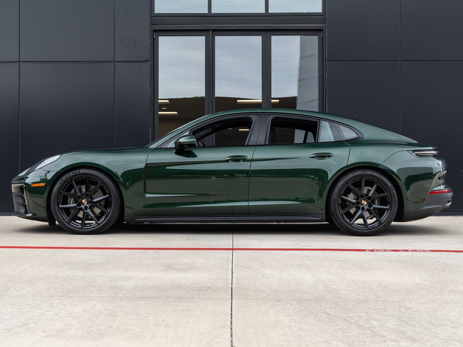 Certified 2025 Porsche Panamera image 2