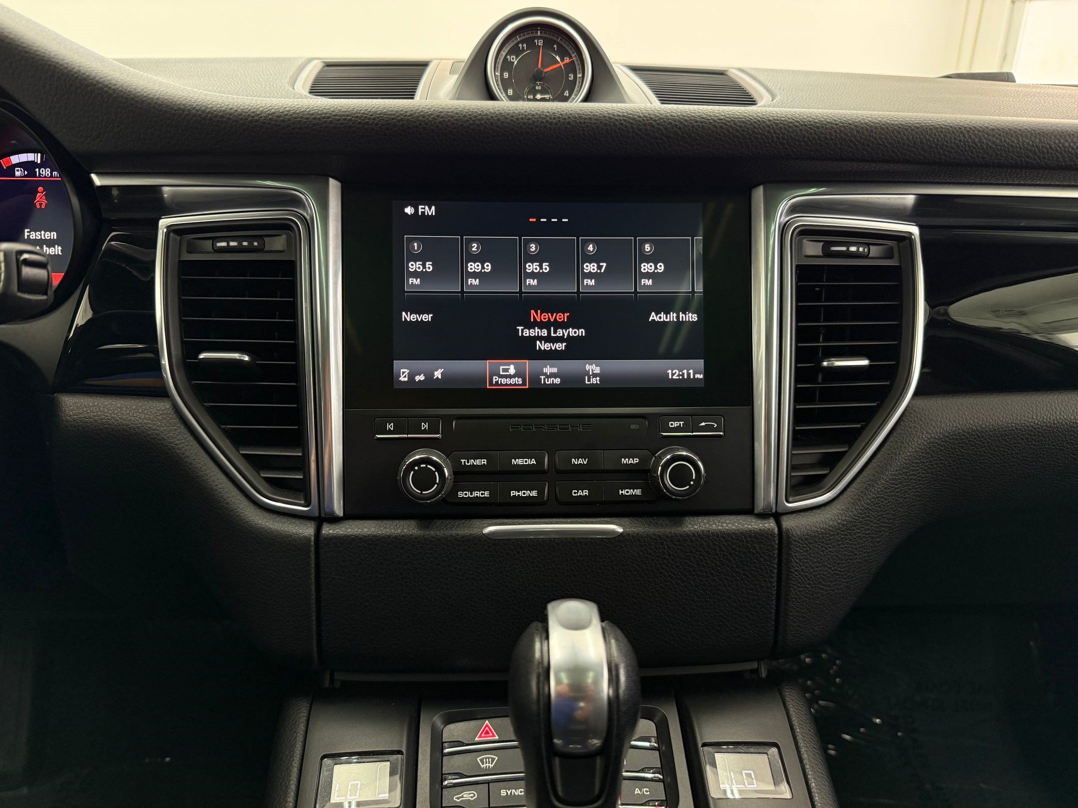 Used 2017 Porsche Macan AWD/4WD image 29