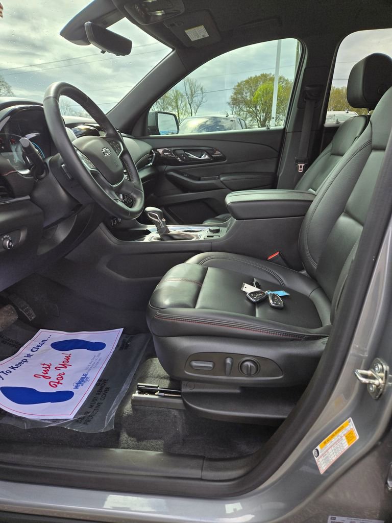 Used 2023 Chevrolet Traverse RS image 7