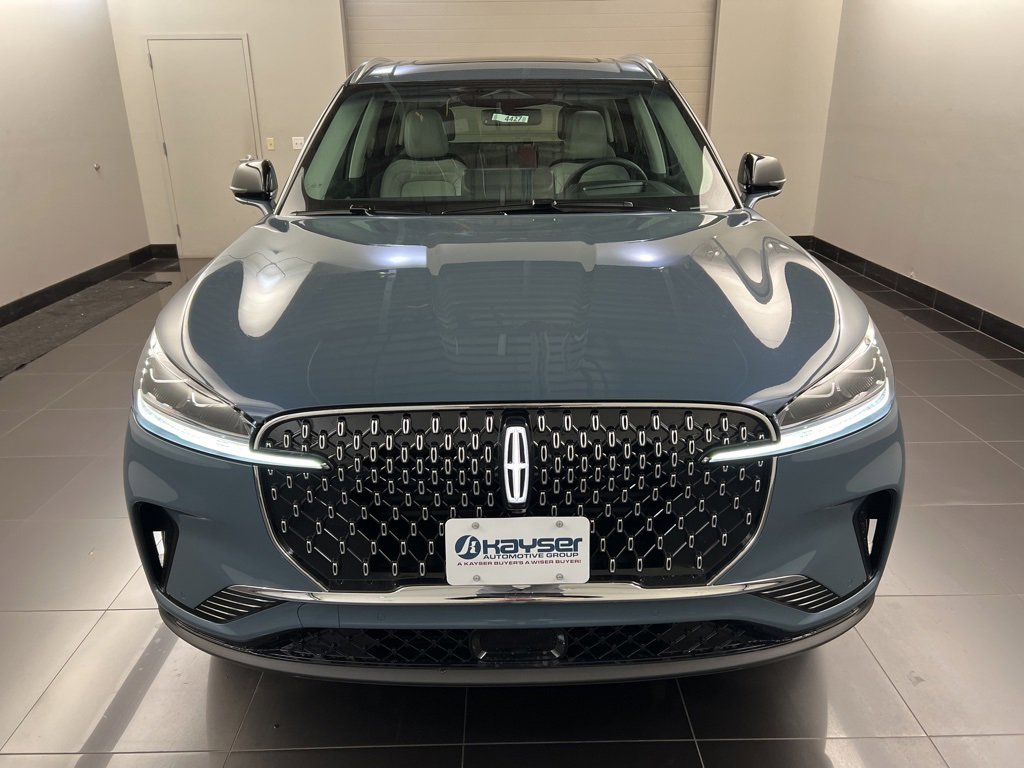 Used 2025 Lincoln Aviator Reserve w/ Illumination Package image 2