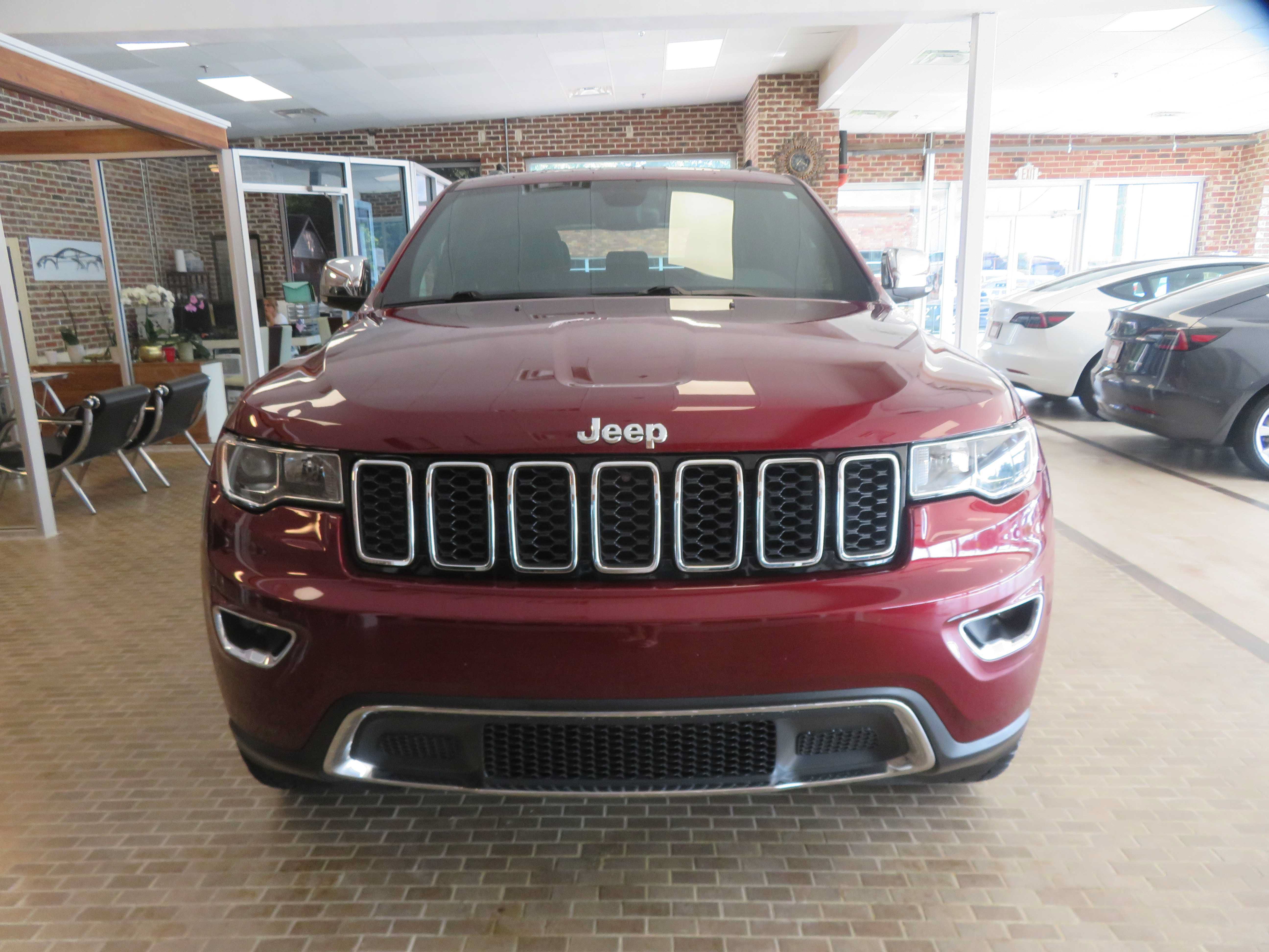 Used 2017 Jeep Grand Cherokee Limited AWD/4WD image 2