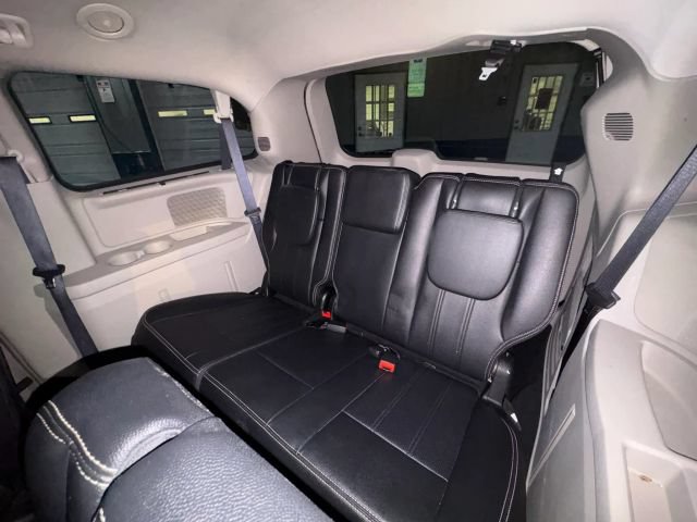 Used 2015 Chrysler Town & Country Touring-L w/ Driver Convenience Group FWD image 11