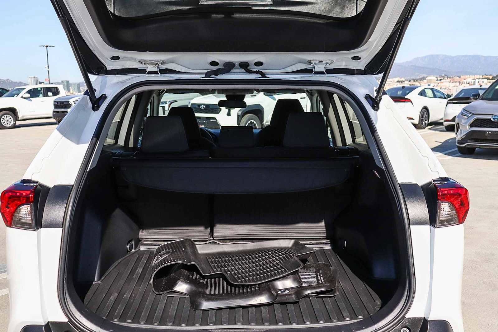 Used 2022 Toyota RAV4 XLE image 35