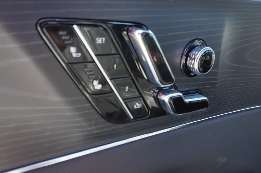 Certified 2024 Cadillac Lyriq Luxury RWD image 17
