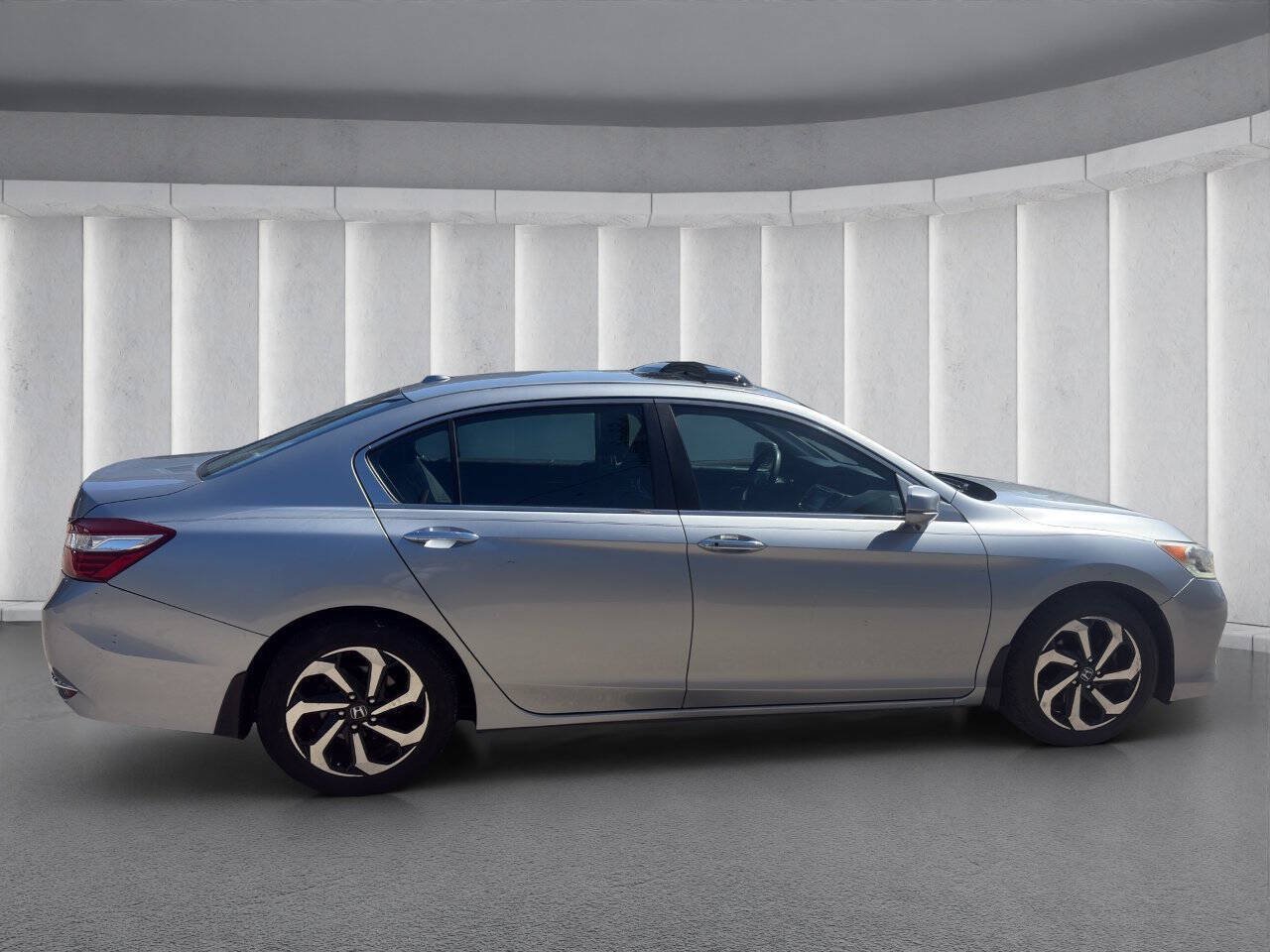 Used 2017 Honda Accord EX image 6