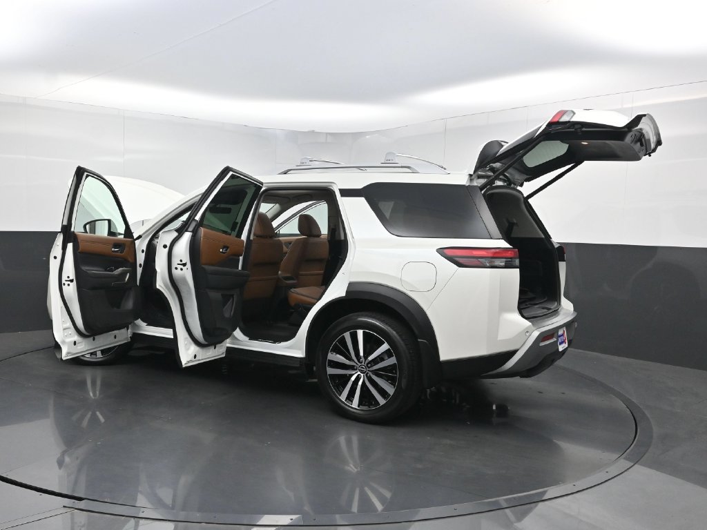 Used 2024 Nissan Pathfinder Platinum FWD image 42
