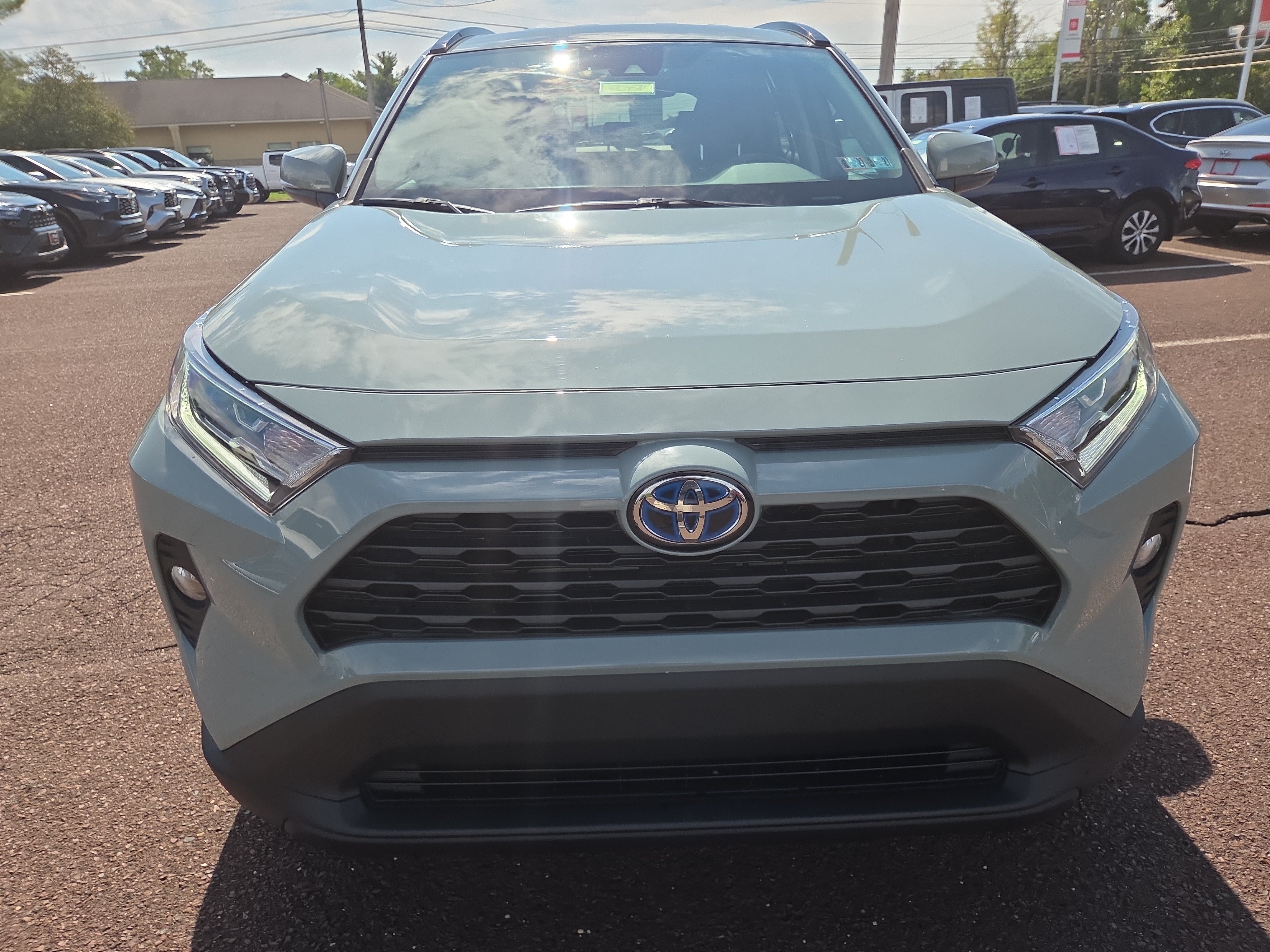 Certified 2021 Toyota RAV4 XLE w/ XLE Grade Weather Package AWD/4WD image 8