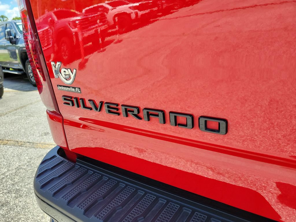 Used 2025 Chevrolet Silverado 2500 Custom w/ Custom Value Package AWD/4WD image 11