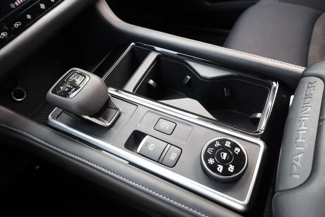 Certified 2025 Nissan Pathfinder SV AWD/4WD image 17