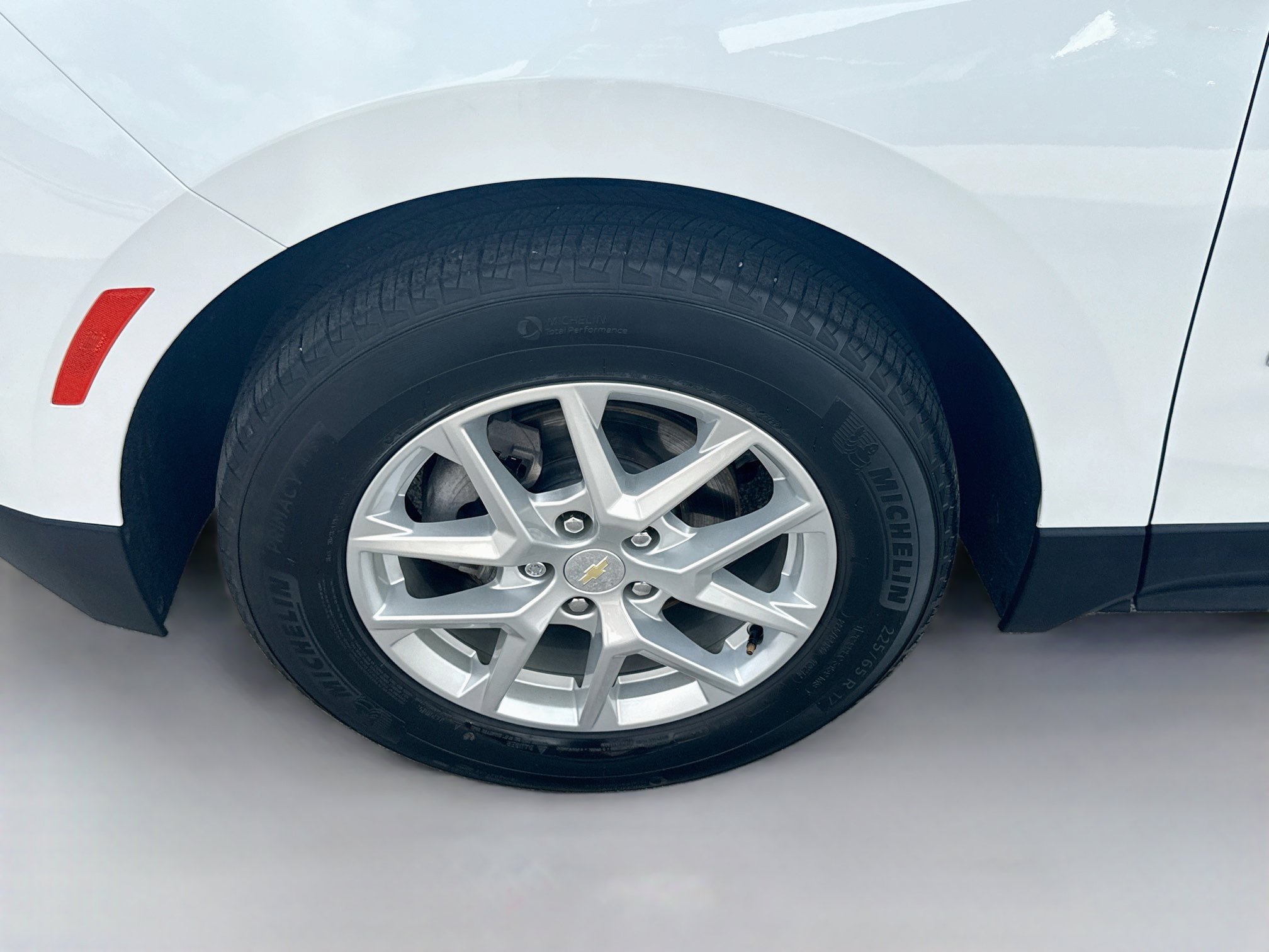 Used 2023 Chevrolet Equinox LT FWD image 34
