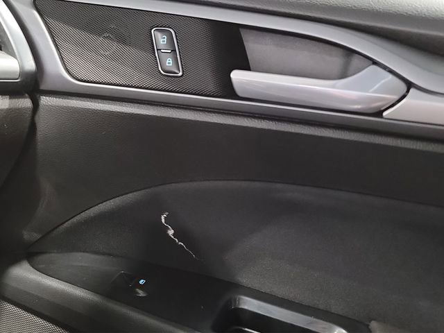 Used 2015 Ford Fusion SE FWD image 18