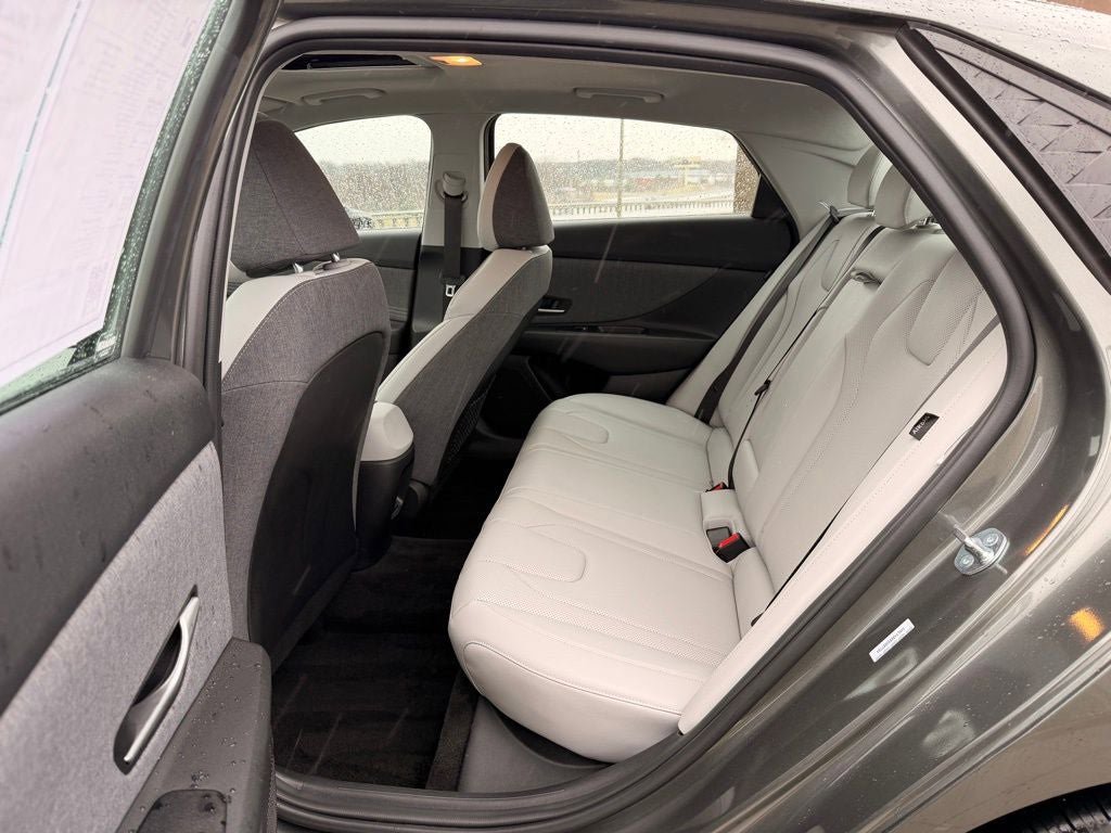 Used 2025 Hyundai Elantra Limited FWD image 29