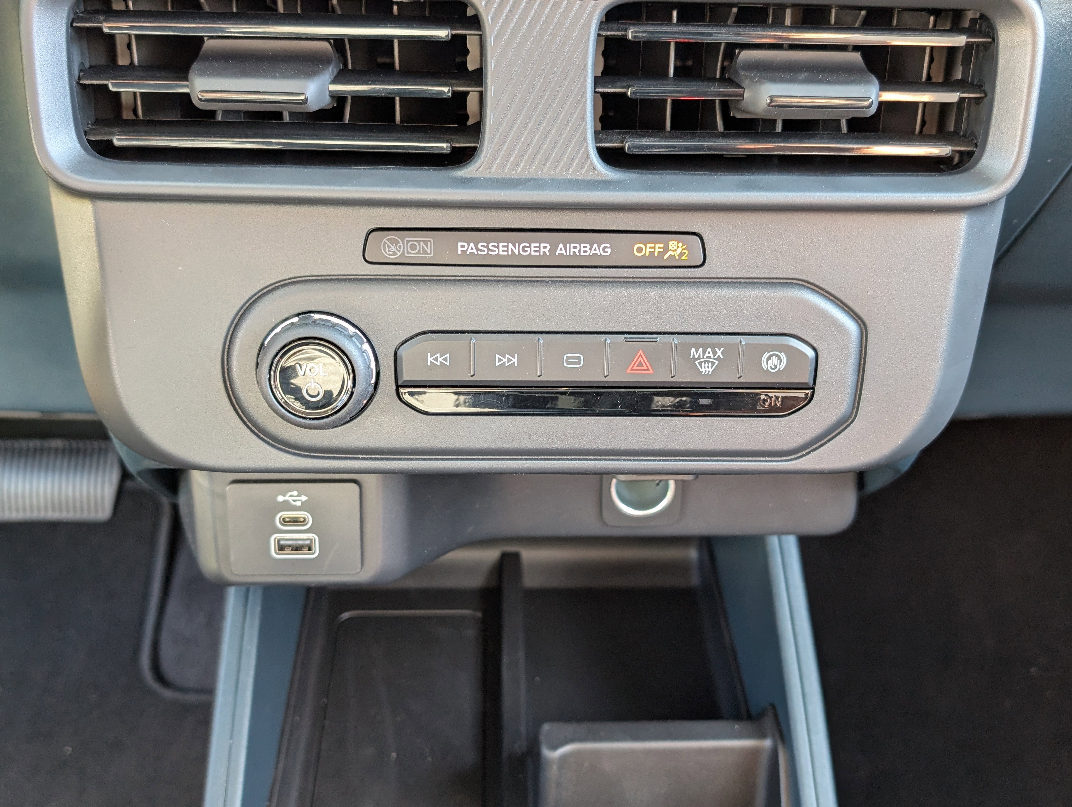 New 2025 Ford Maverick XL w/ Equipment Group 102A image 21