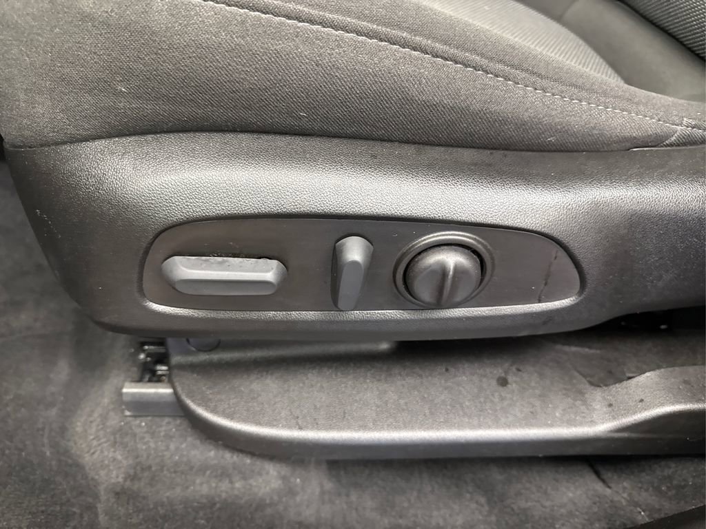 Used 2023 Chevrolet Traverse LT image 40