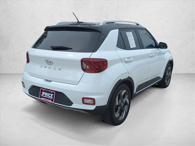 Used 2023 Hyundai Venue Limited FWD image 5