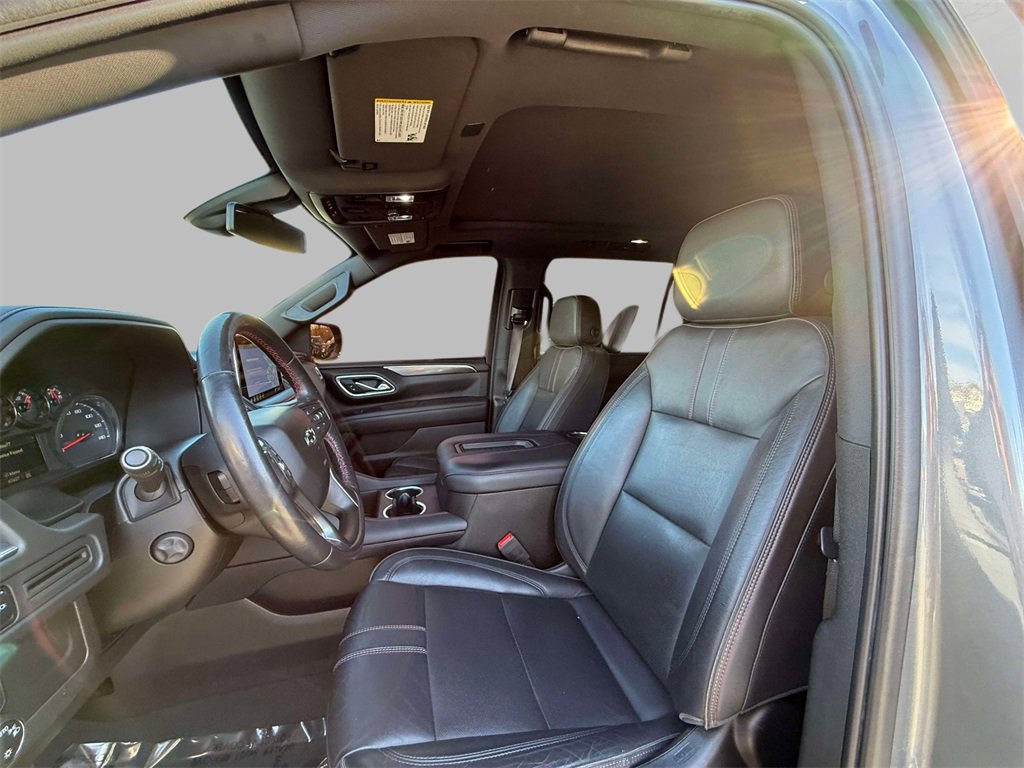 Used 2021 Chevrolet Suburban RST w/ Luxury Package image 2