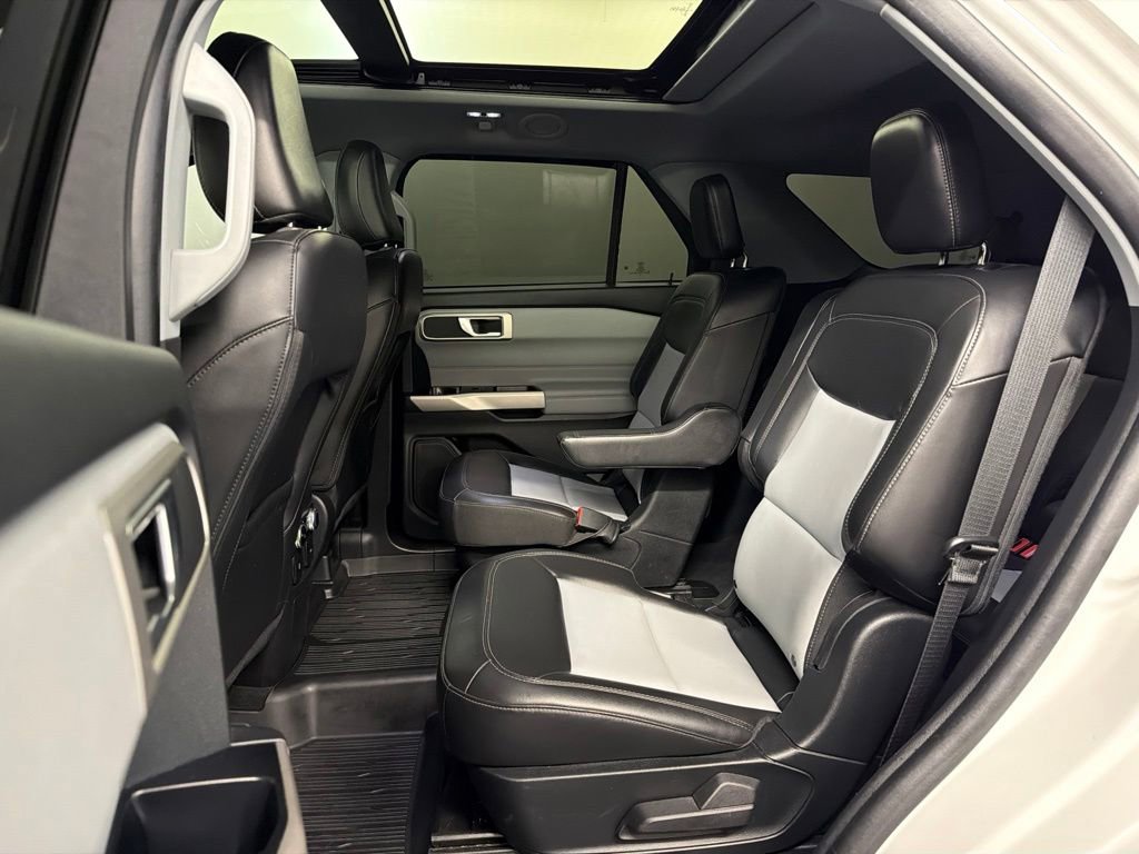 Certified 2023 Ford Explorer XLT w/ Equipment Group 202A AWD/4WD image 34