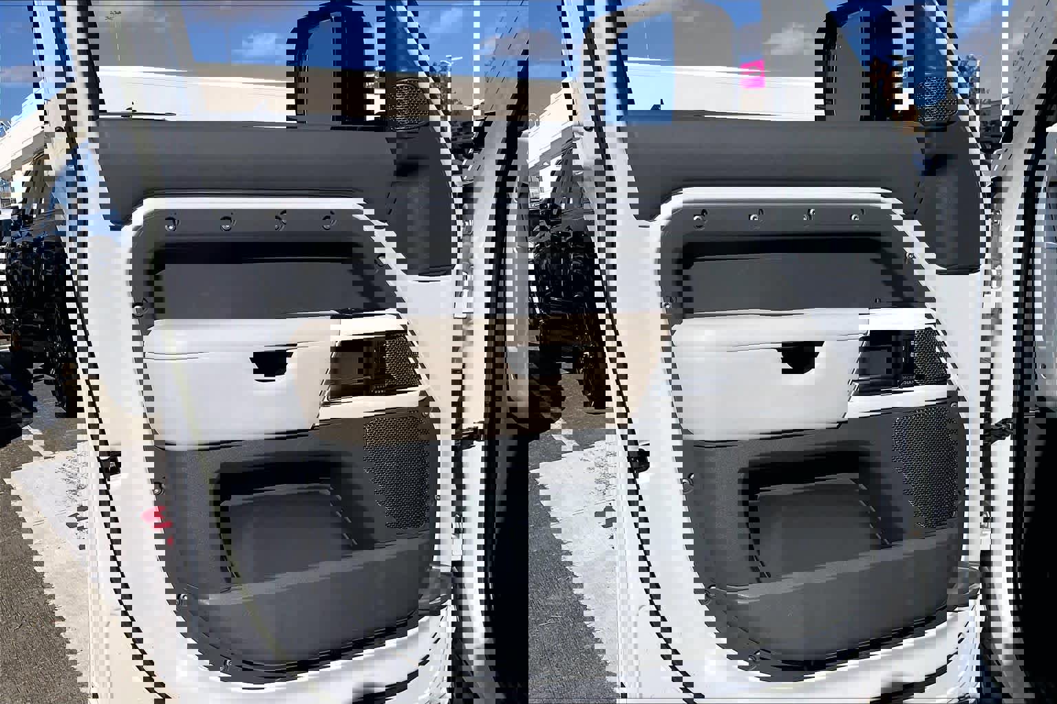 Used 2023 Land Rover Defender 110 SE image 18