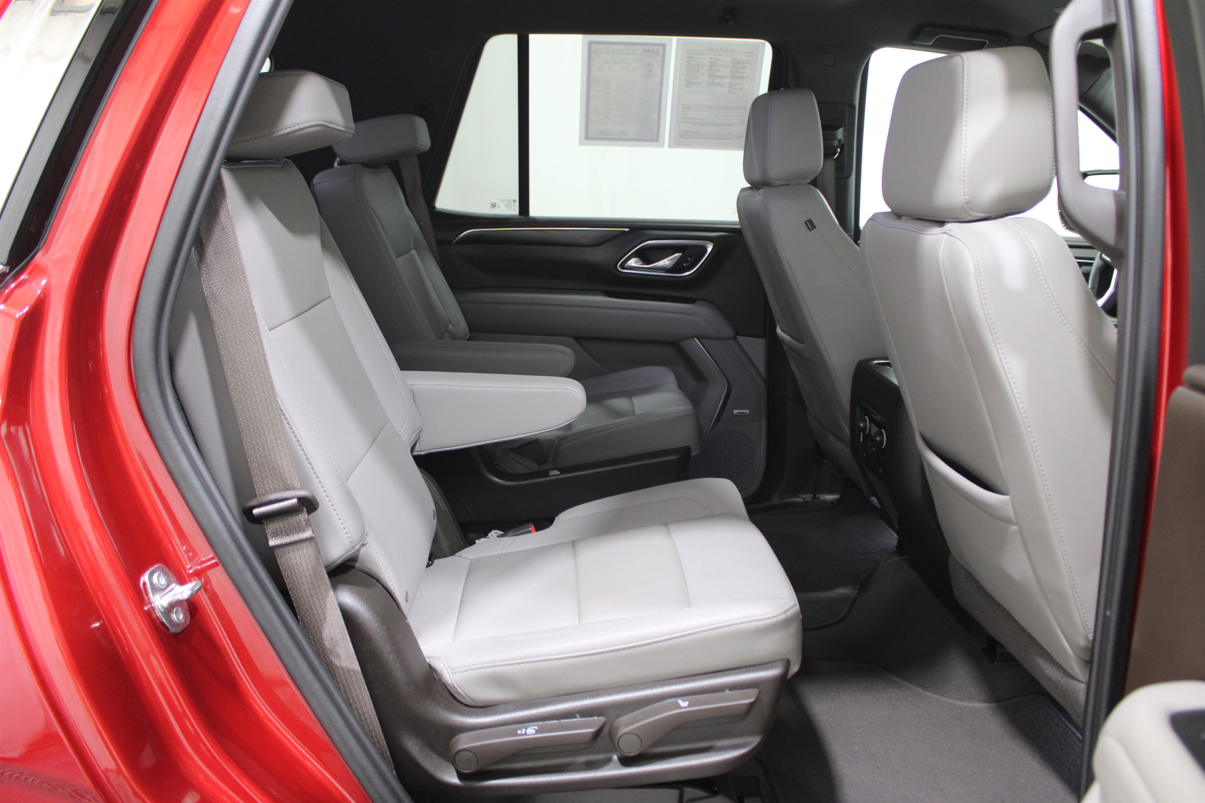 Used 2024 Chevrolet Tahoe LT w/ Luxury Package image 32