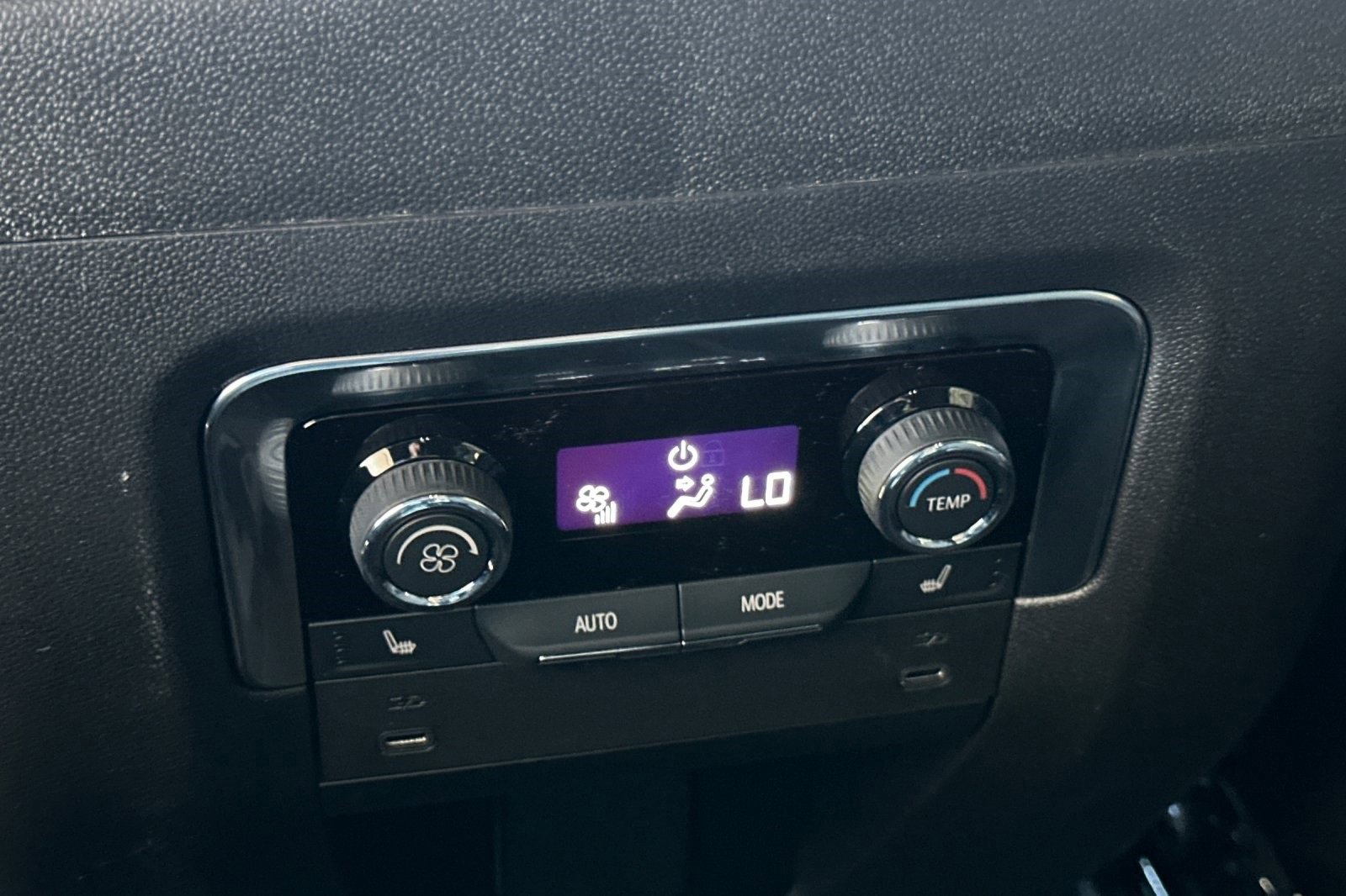 New 2025 Chevrolet Suburban High Country image 14