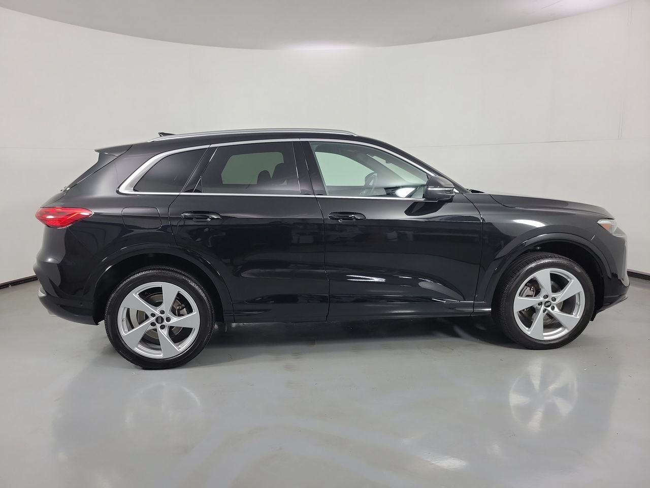 Used 2025 Audi Q5 Premium Plus w/ Premium Plus AWD/4WD image 8