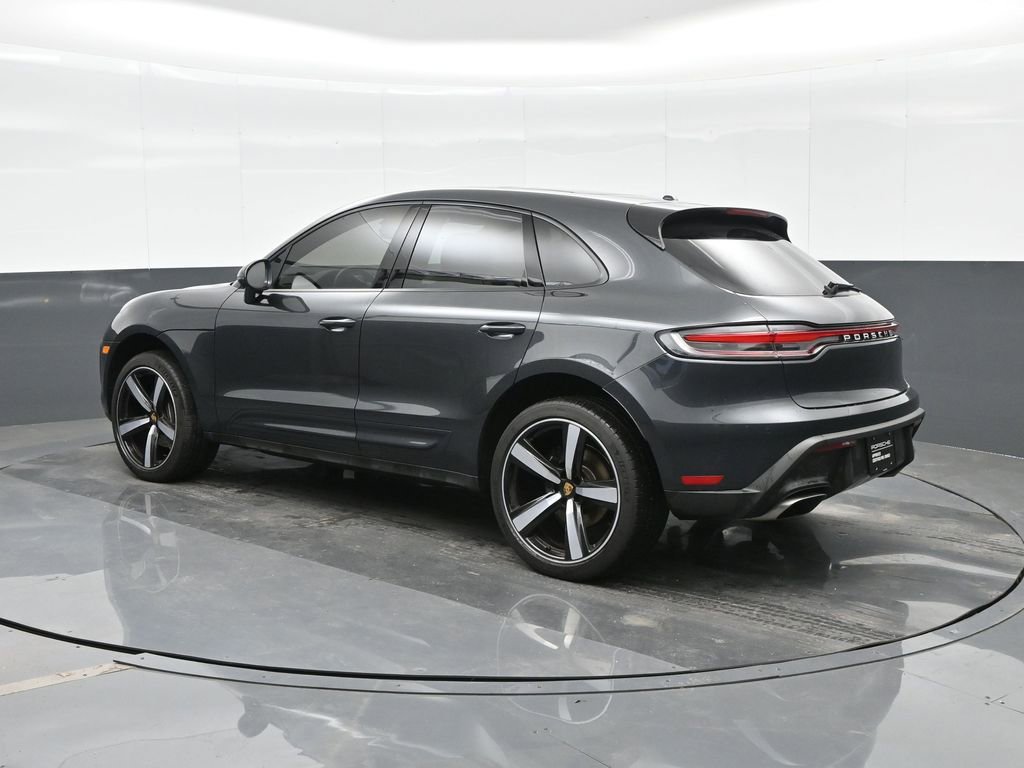 Certified 2023 Porsche Macan image 3