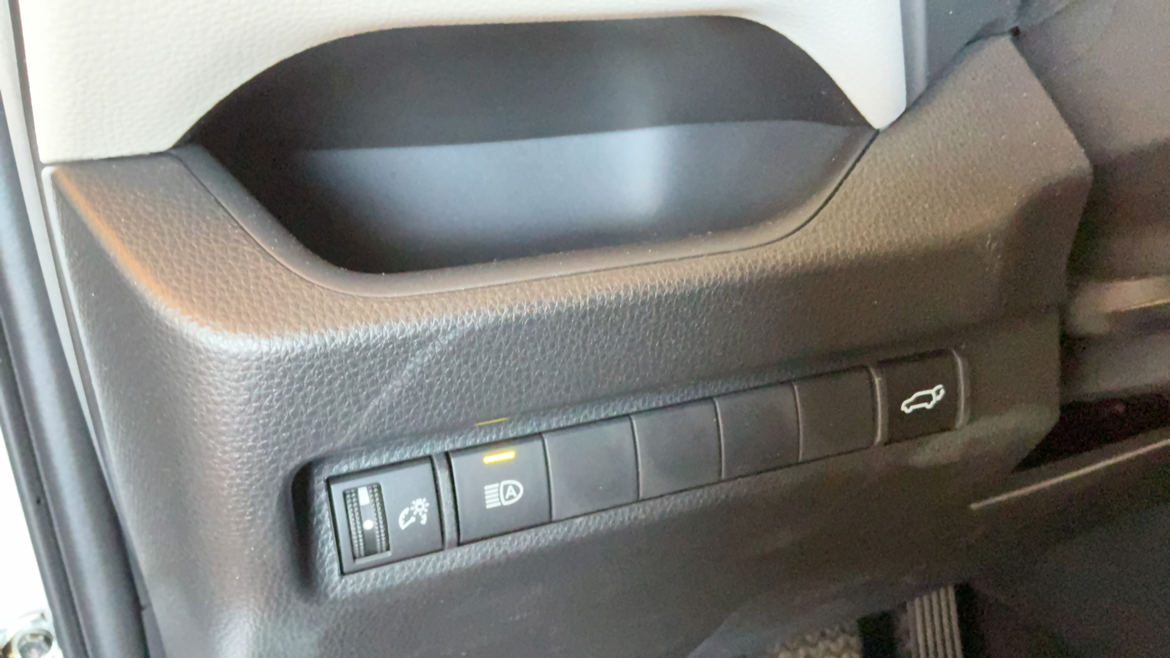 Used 2025 Toyota RAV4 XLE w/ Convenience Package AWD/4WD image 18