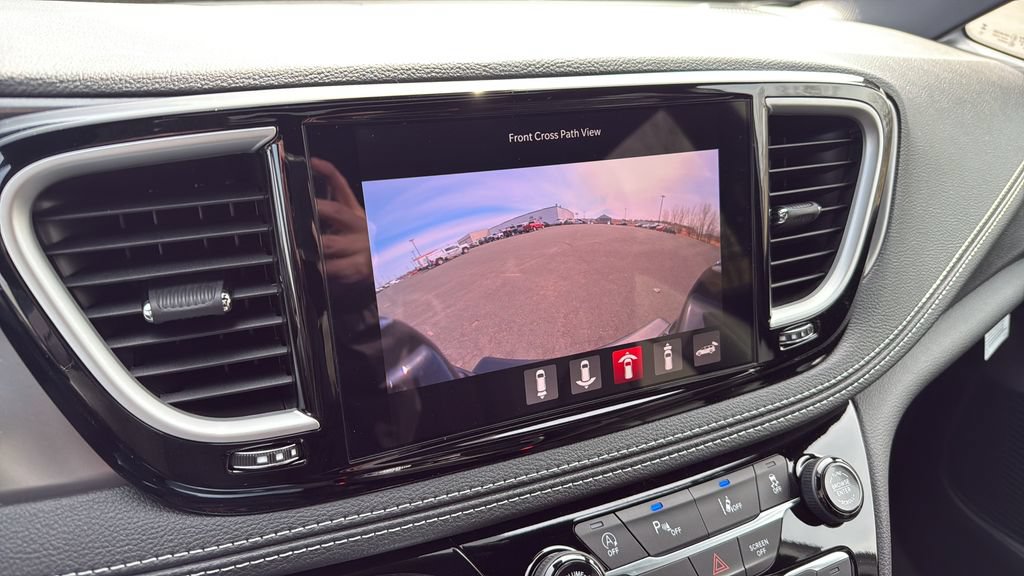 New 2026 Chrysler Pacifica Select AWD/4WD image 29