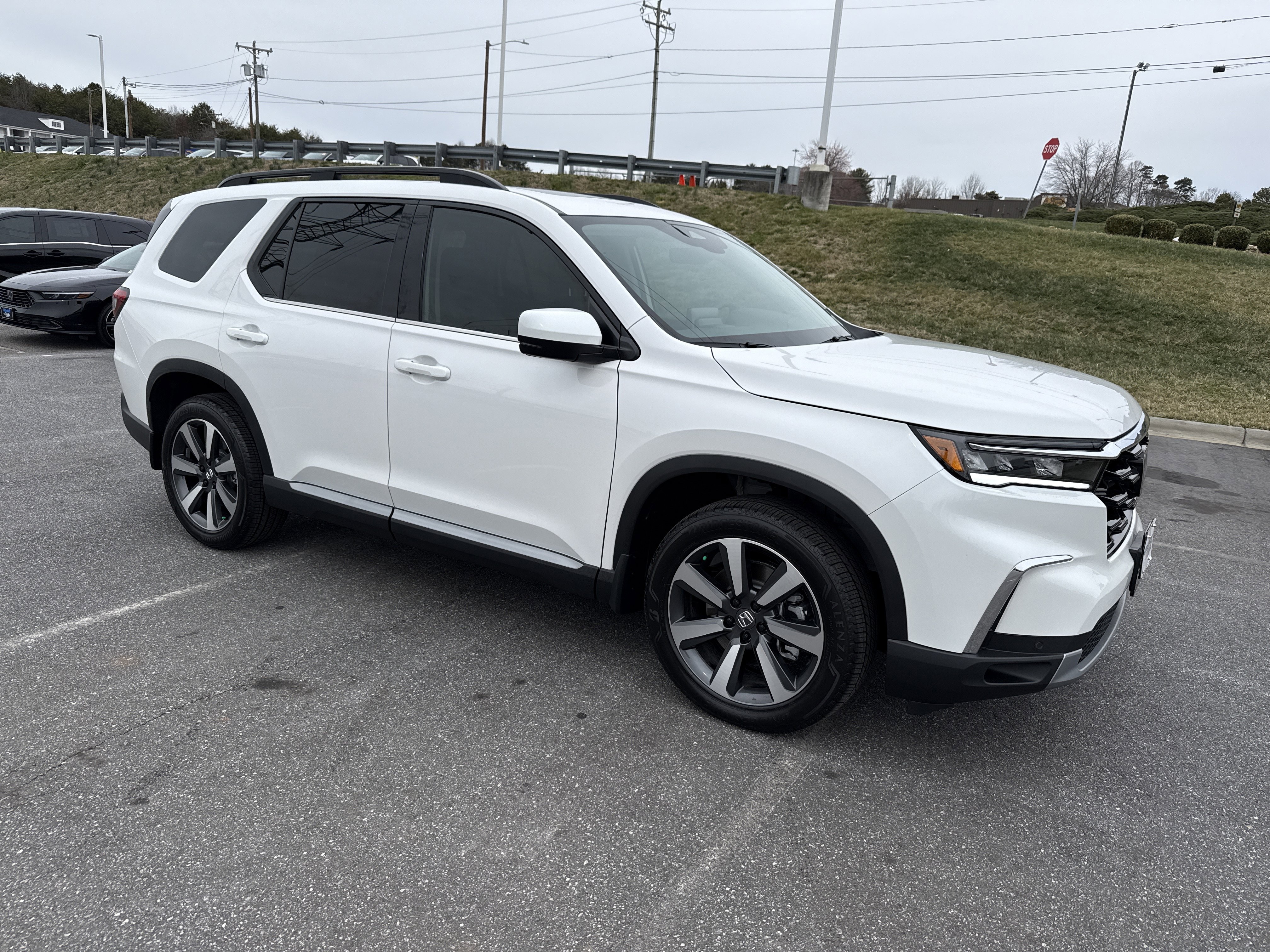 Certified 2025 Honda Pilot Touring image 2