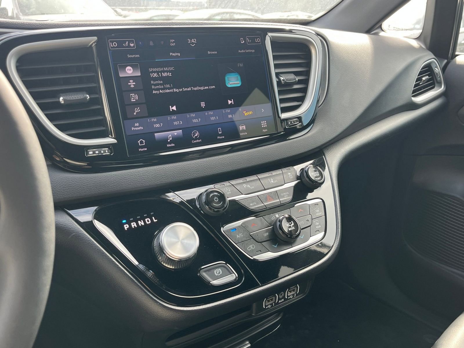 Used 2025 Chrysler Pacifica Select image 20