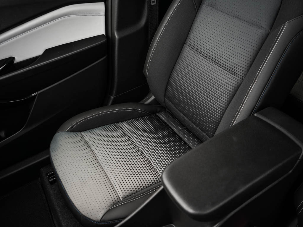 New 2026 Chevrolet Trax LT w/ LT Convenience Package FWD image 24