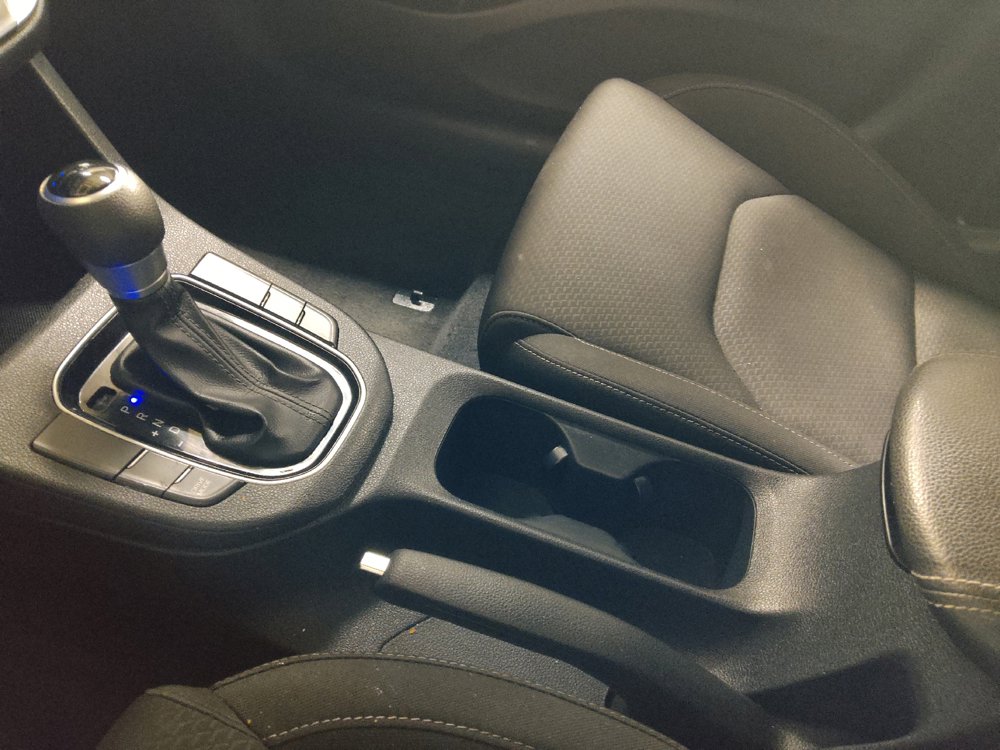 Used 2019 Hyundai Elantra GT FWD image 26