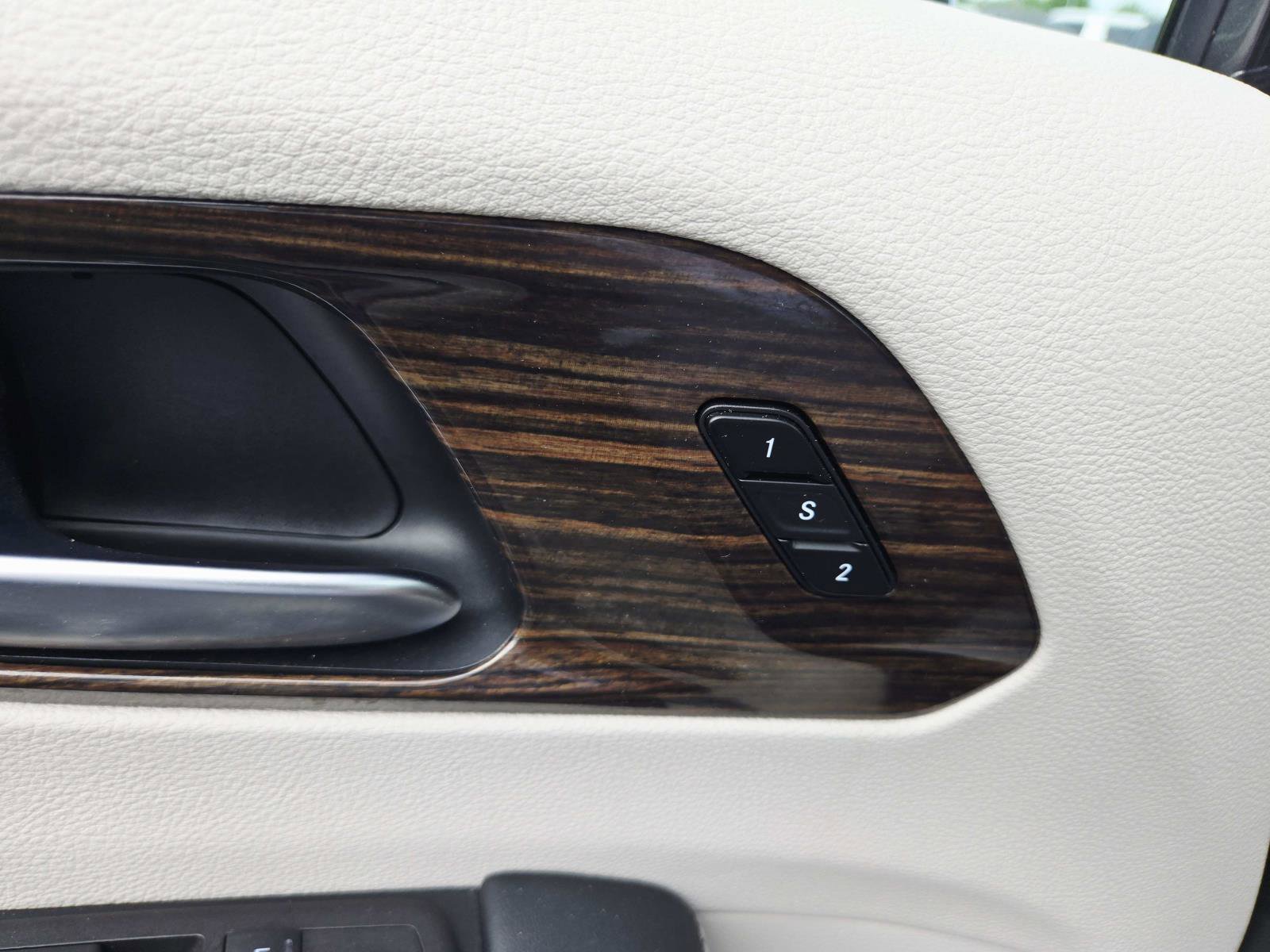 Used 2023 Chrysler Pacifica Limited FWD image 41