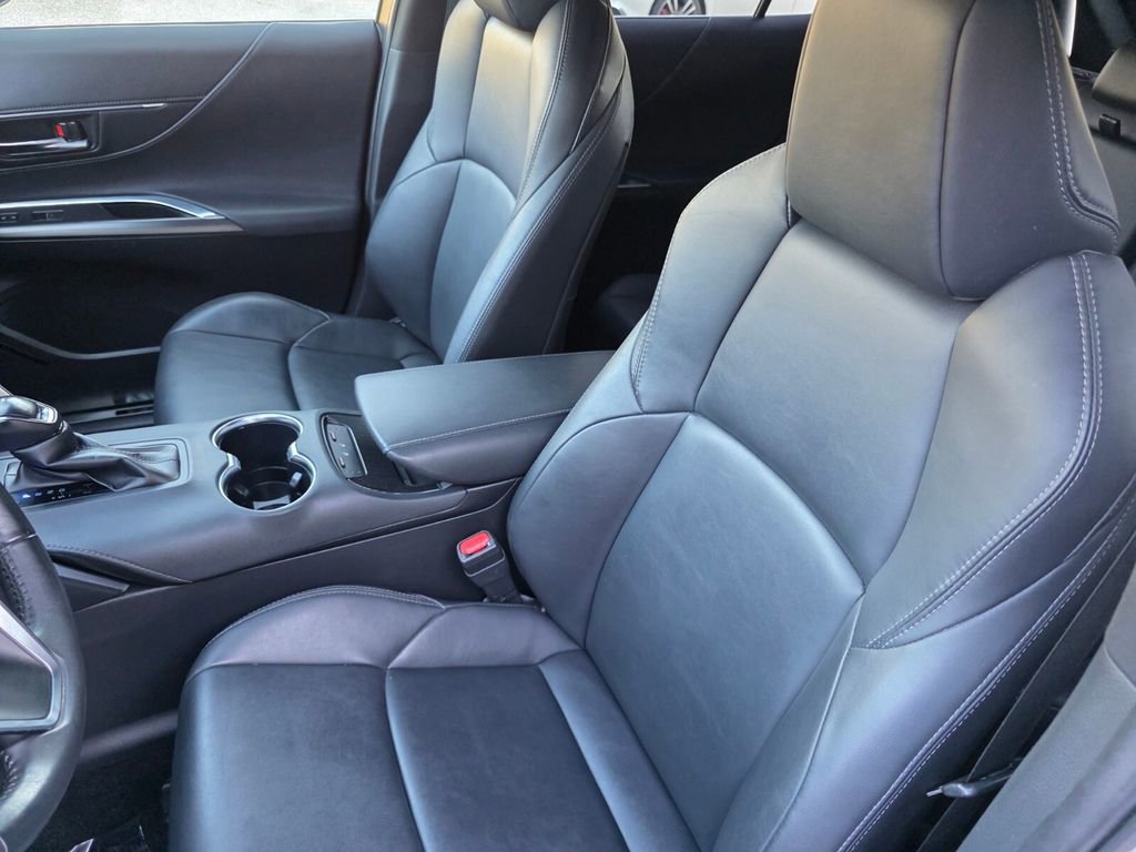 Used 2022 Toyota Venza XLE image 11