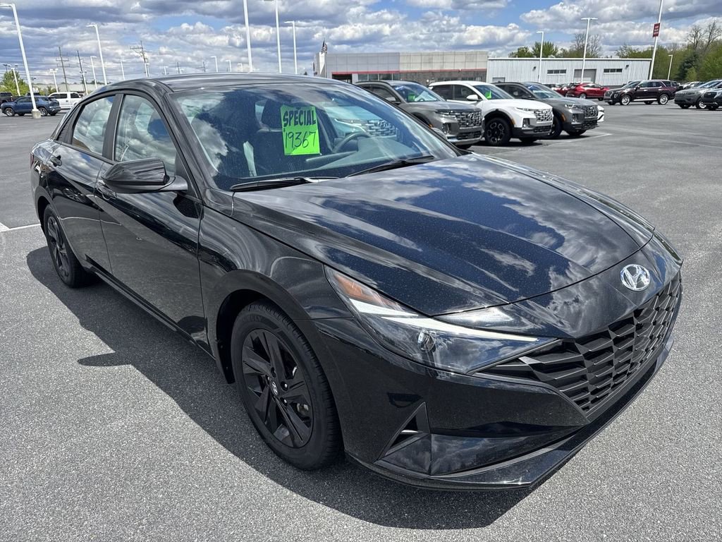 Used 2023 Hyundai Elantra SEL FWD image 1